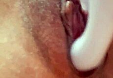 Amateur cam girl Olivia1271 shows off her wet and hairy assets