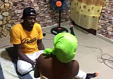 هل تحول التوصيل المنزلي لنيك كس لاتينية ميلف؟