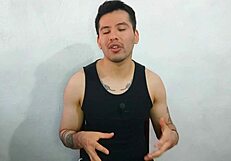 Jovencito Le Da Sexo Oral a la Polla Enorme Gruesa del Tio de Su Mejor Amiga Se Come Su Leche Relato Sexual