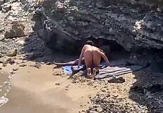 Anna Polina divja z medrasnim nabijanjem na javni plaži - mysexmobile