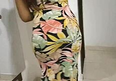 18-годишната брюнетка я чукат силно!