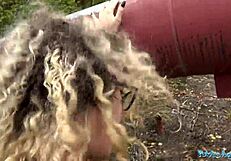 Имам тази испанска мадама с обръсната путка, чукана навън на публично място. Мамка му, гореща е!