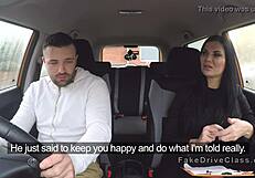 Esaminatrice dalle Tette Grandi Scopa Tipo Muscoloso in Pubblico