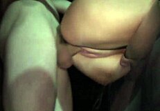 Genç 18+ sarışın yabancılarla kamusal maceralara dalıyor