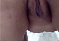 كاميرا مخفية تصور لاتينية ناضجة بطيز كبيرة وهي بول في فندق ليما