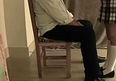 嘿，你得看看这个恶霸在家被狠狠打屁股！