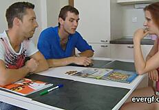 Bankrotiran tip pusti seksi prijateljici jebati bivšo za denar