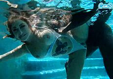 Vroča najstnica 18+ amaterka tolčena od BBC pod vodo v vroči akciji