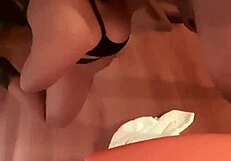 mi esposa recibe un masaje castigado