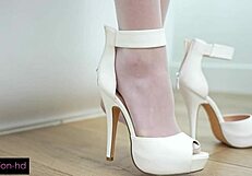 Bella Nova freshens up for a big cock with her petite waist