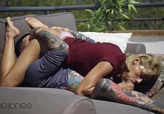 دين جونز لاتينية فيرونيكا ليال بصدر طبيعي تكليمكس على زب كبير