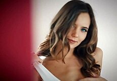 Katya Clover uses vibrator in USA fitting room