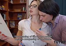 هي، تريد رؤية كيف أنيك معلمي الخاص في درس الأدب اليوم؟