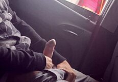 Uite-mă riscând totul masturbându-mă în public pentru eleva aia!