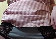 Why Does Elza Kom’s Pussy in Pantalone Smell So Good?