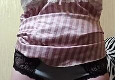 Why Does Elza Kom’s Pussy in Pantalone Smell So Good?