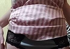 Warum riecht Elza Koms Muschi in Pantalone so geil?