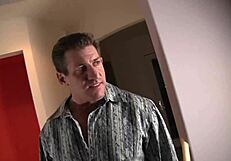 Wow, schau Dylan Ryder und Ehemann vögeln heiße Babysitterin Elaina Raye hart!