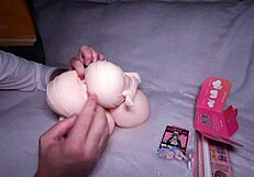 Latina BBW tempts with her fat ass in outdoor public booth.