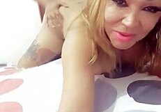 Gordito colombiano suda haciendo su trabajo