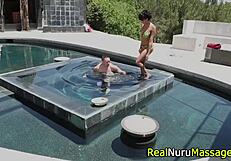 Vau! Fetish maserka jebe trdo z velikimi sisami, ki poskakujejo divje v nuru seansi