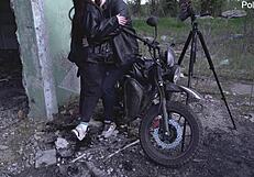 Russian beauty gives sloppy blowjob at abandoned construction site