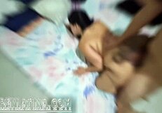 hice un trio con dos curvys colombianas en la ducha caliente