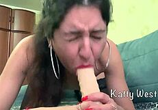 ภรรยาแลกเปลี่ยนเพื่อลิ้มก้นและสอดก้นในริม4เค