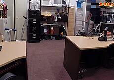 業餘妹戴眼鏡在醫院被偷窺吸大雞巴