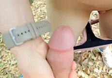 Petite Jeune Dit : Je suis chaude dans ce parc public !