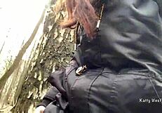 ว้าว! ฉี่ใส่กางเกงในกลางป่าแบบไม่มีใครเห็น