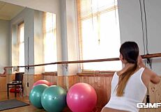 gym fuck nympho taylor sands works out her pussy with jump rope handles