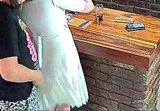 J'ai surpris ma femme en train de tromper avec mon patron. Elle travaillait tard et s'est fait choper.