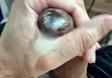 Novinho Twink Dotado Batendo Punheta