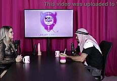 loira gostosa kisses, sucks, and gets licked after guest's wild family story