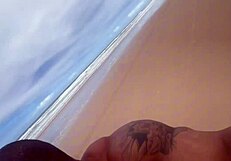 Έι, έκανα όργιο σε γυμνιστική παραλία με καυτούς φίλους!