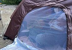 Amateur college girl holds back voice during tent fellatio in outdoor camp