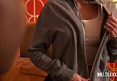 מילף עם ציצים גדולים מתגנבת לסשן פרוע עם חתיך שחור