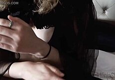 Macocha przyłapuje ojczyma na byciu gejem w Halloween, szok! 👻