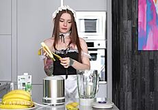 Выебал шлюховатую горничную и залил рот спермой 😈