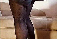 pee in shiny pantyhose while teasing with sexy feet. can her solo fetish show in the toilet get any hotter?