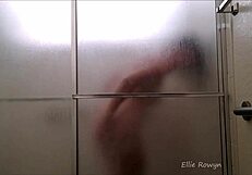 i'm ellie rowyn, jion me in the shower for ass shaking