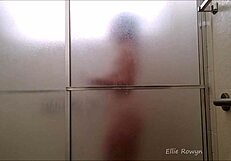 i'm ellie rowyn, jion me in the shower for ass shaking