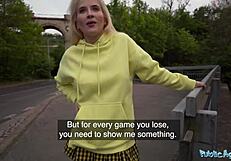 סוכן ציבורי תוקע בבייב יורו בלונדינית מדהימה עם דחיפות עמוקות.