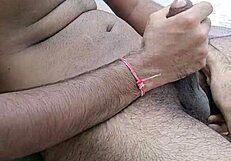 印度Desi同志在户外公开场合狂野撸大屌