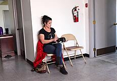 สาวในโรงพยาบาลสูญเสียเสื้อผ้า