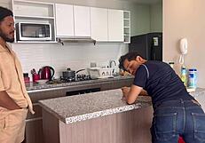 Bartender Follando Con Cliente Hetero Curioso.