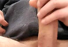 I masturbate outdoors, riskin my neighbor catchin me skinny and beautiful