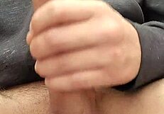 I masturbate outdoors, riskin my neighbor catchin me skinny and beautiful