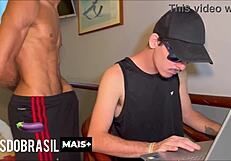 Twink Tecnico Sucks Big Cock